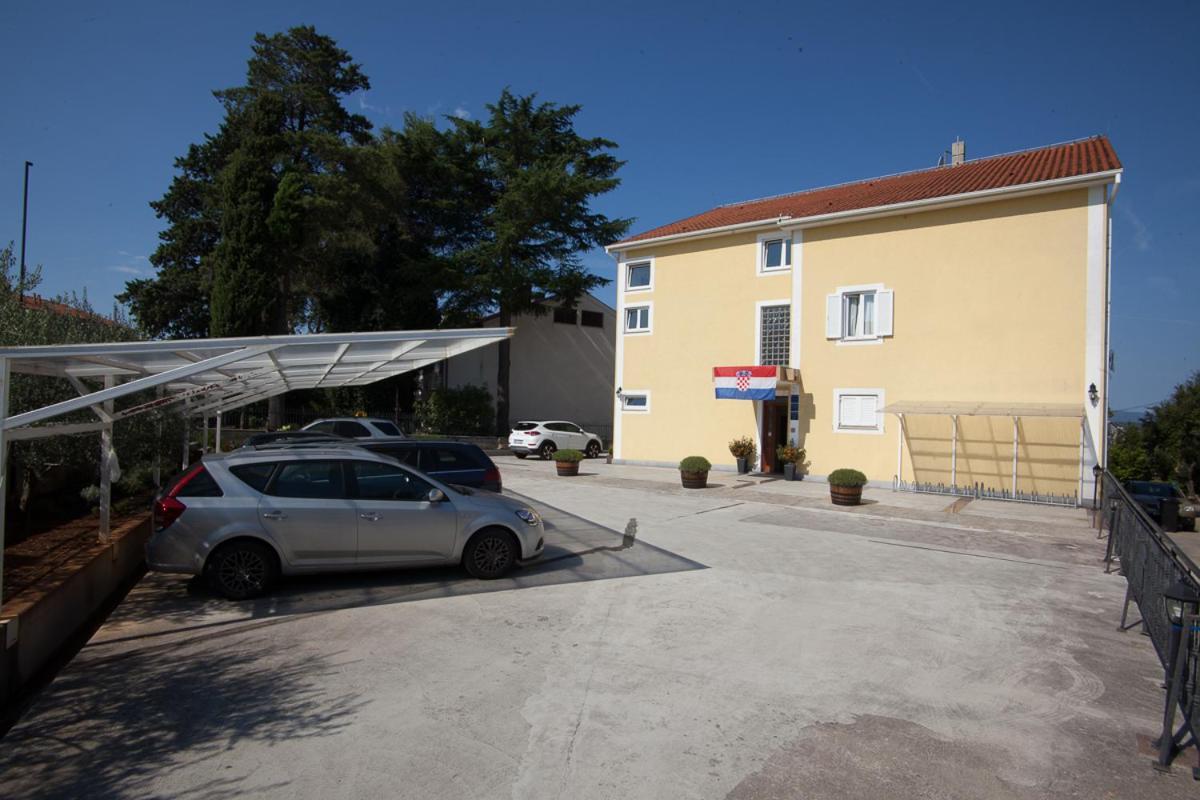 Frajona Apartments Malinska Buitenkant foto