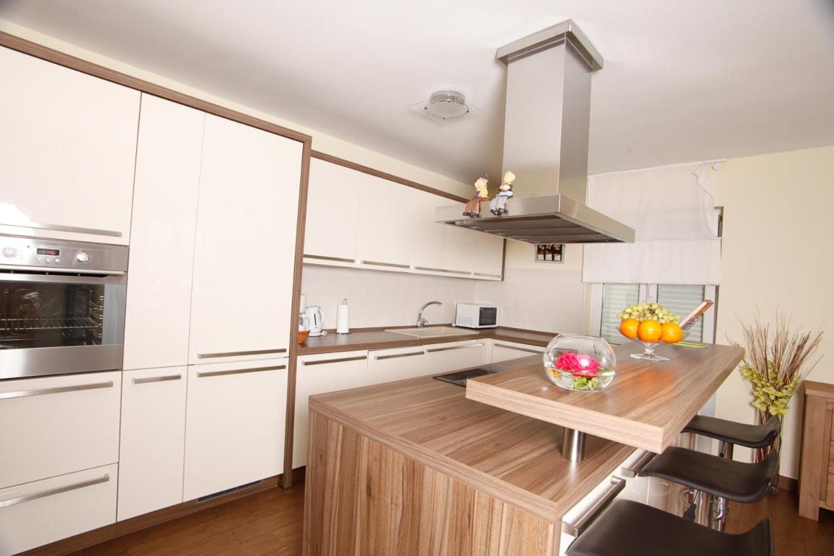 Frajona Apartments Malinska Buitenkant foto