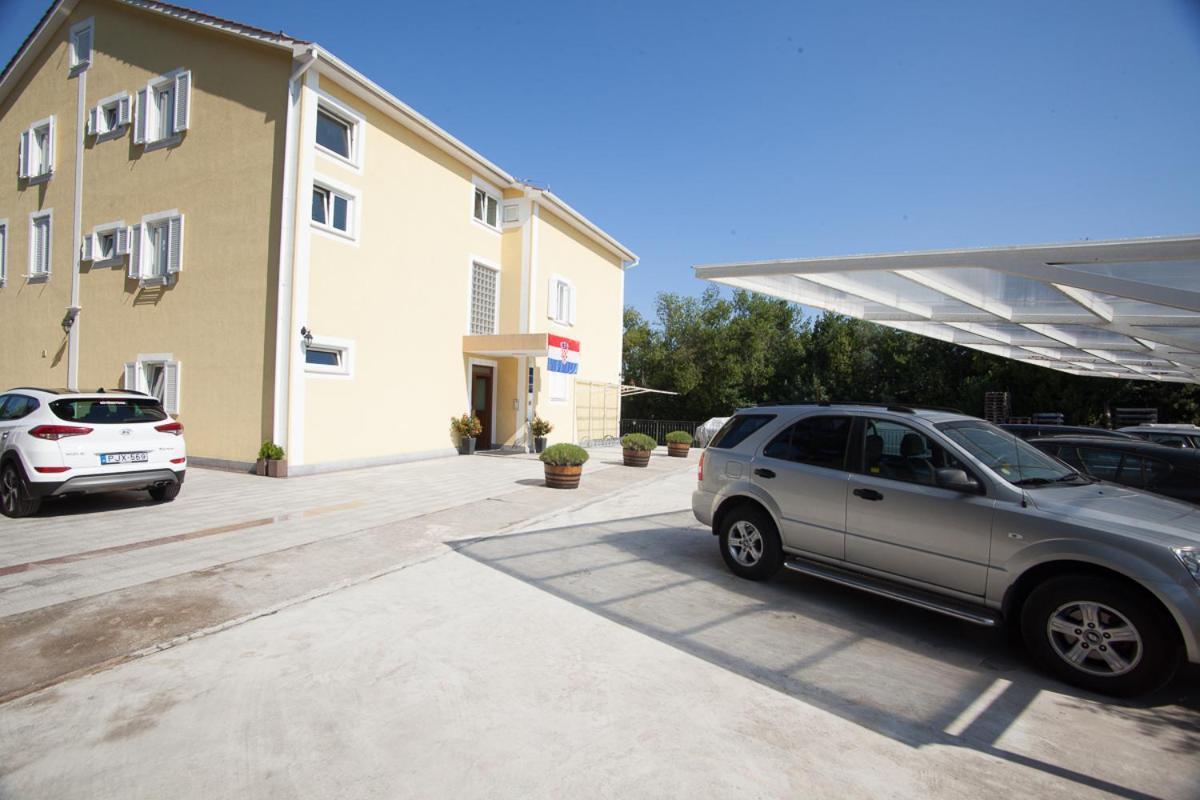 Frajona Apartments Malinska Buitenkant foto
